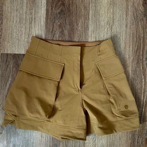 Lululemon high rise relaxed fit cargo short